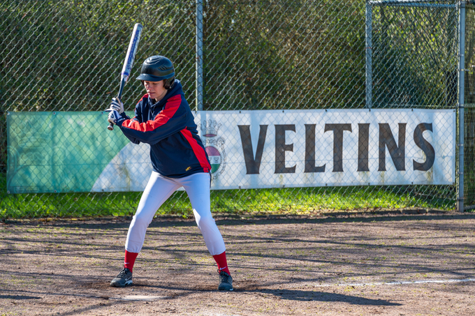 Softbal dames 1 Double Stars slaan